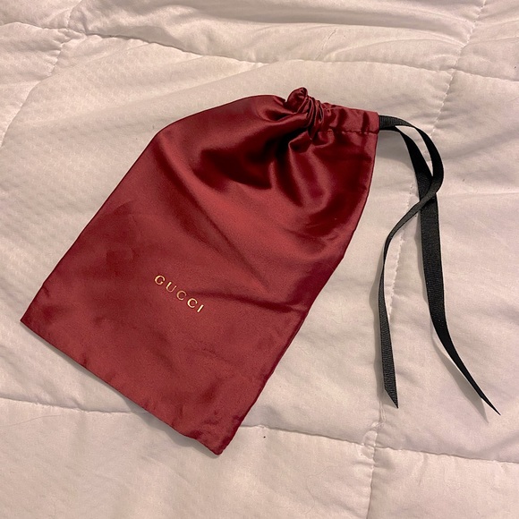 Authentic Gucci Red Silk Sunglass Bag - Picture 1 of 11